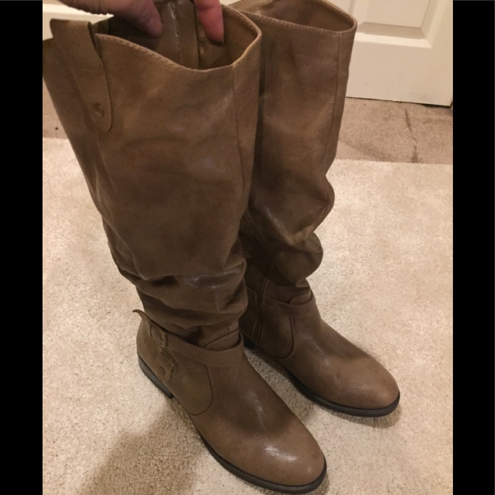 White mountain boots size 10 wide calf